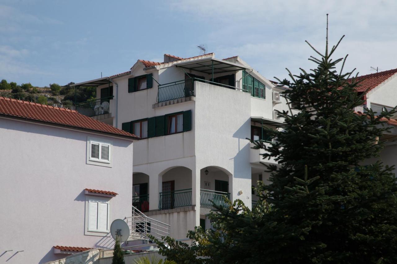 Apartments By The Sea Bilo, Primosten - 4191 Dış mekan fotoğraf