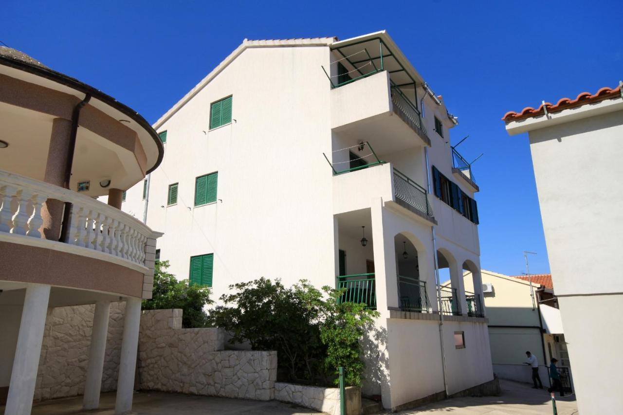 Apartments By The Sea Bilo, Primosten - 4191 Dış mekan fotoğraf