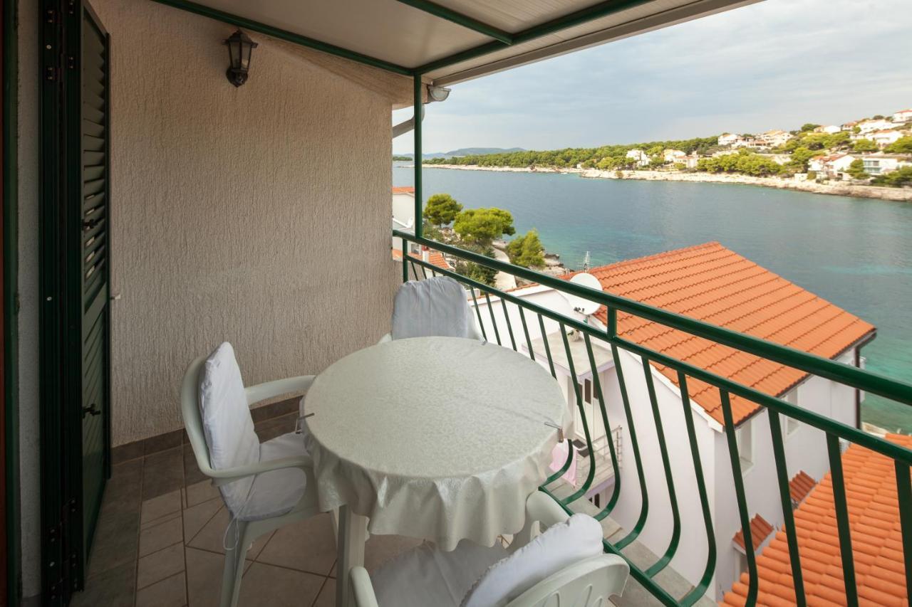 Apartments By The Sea Bilo, Primosten - 4191 Dış mekan fotoğraf